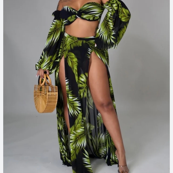 Green and black floral set comes with  sheer long sleeve bikini top and skirt - Picture 1 of 2